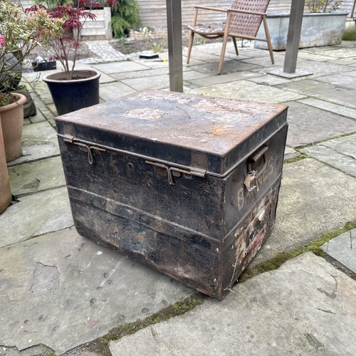 Large vintage travel chest - travel,